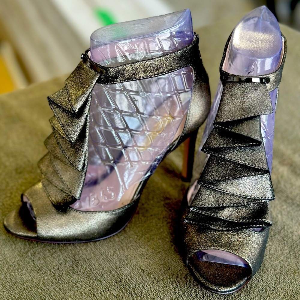 Louise et Cie, size 5.5, pewter